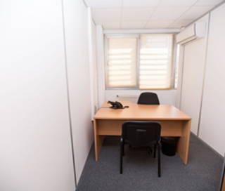 Bureau privé 8 m² 1 poste Location bureau Avenue du Douard Aubagne 13400 - photo 1
